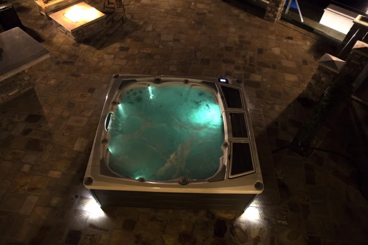 Jacuzzi kingston 3.jpg